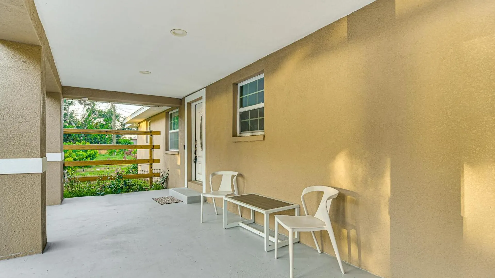 Spacious Tampa Home Pets Welcome!