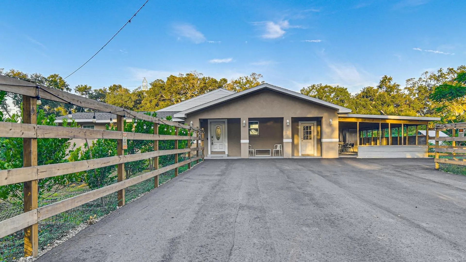 Spacious Tampa Home Pets Welcome!