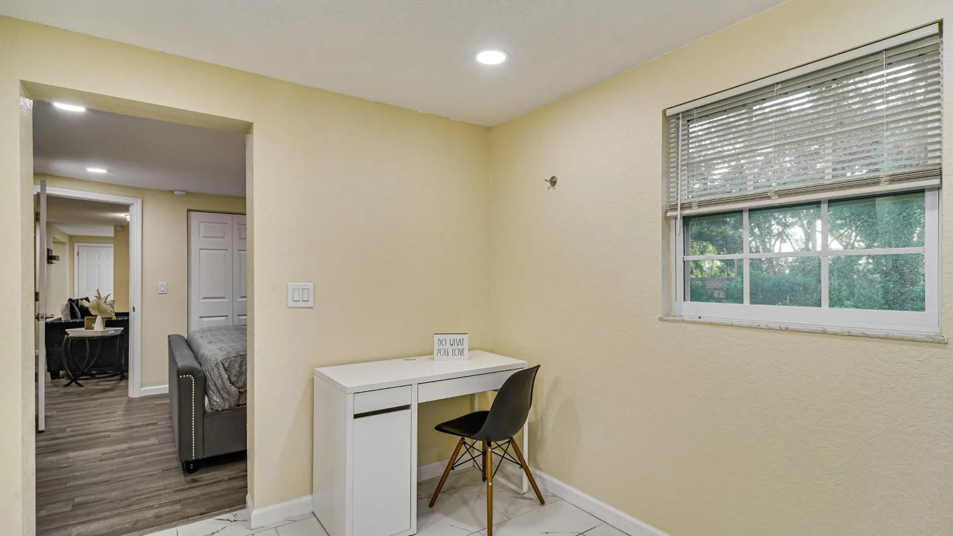 Spacious Tampa Home Pets Welcome!