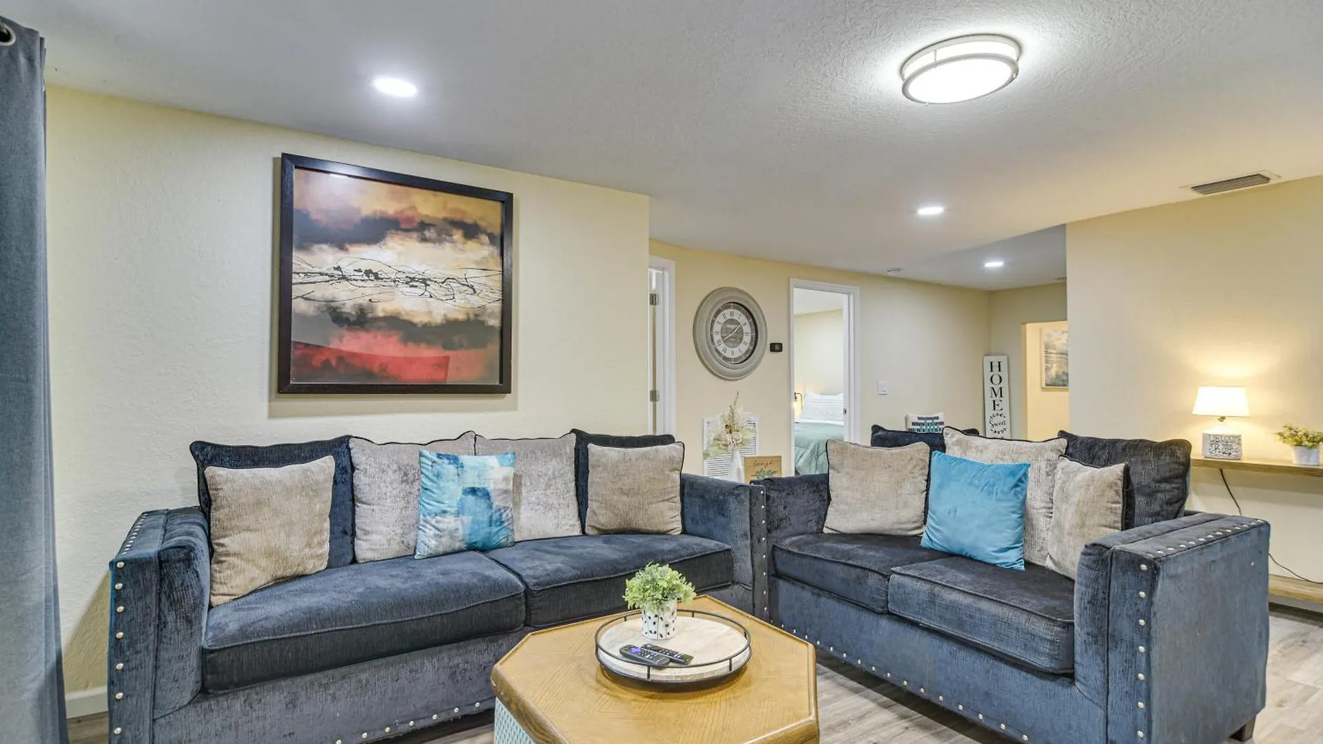 Spacious Tampa Home Pets Welcome!